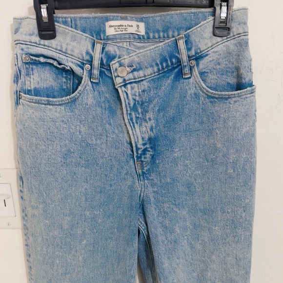 A&F 90’s STRAIGHT HIGH RISE JEANS CROSSOVER WAIST,  Size 28L - Picture 7 of 12